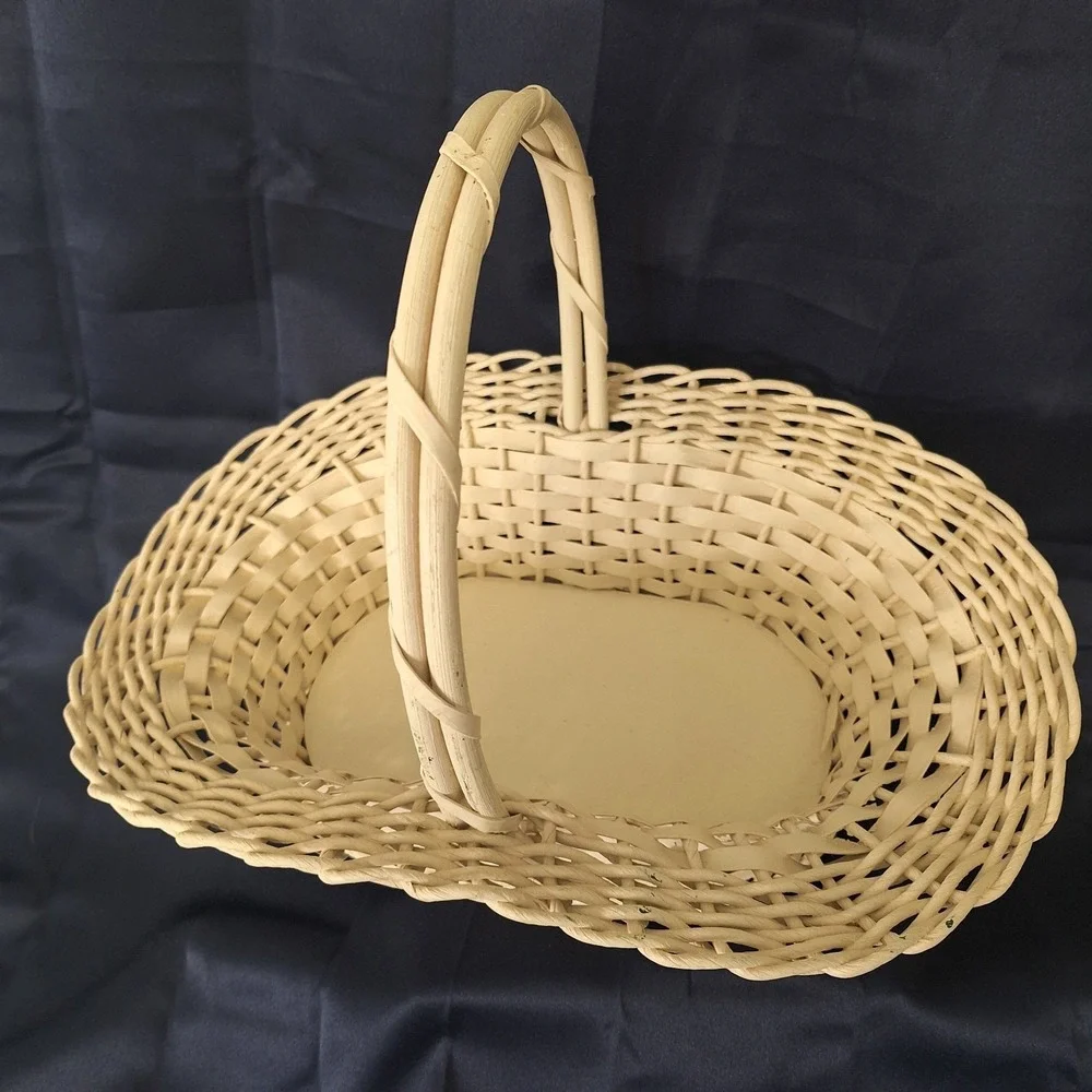 Vintage Harry & David Wicker Basket Bear Creek Off White Painted Cottage Core Lg